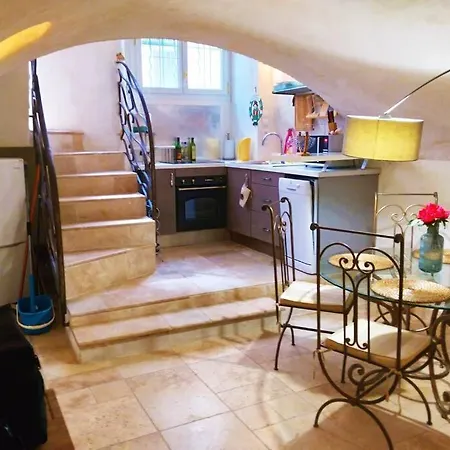 Apartment De Charme Au Coeur Du Vieil